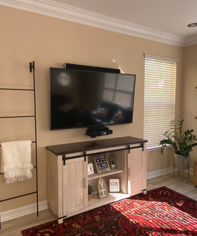 The Brielle Top Mounted Blanket Ladder