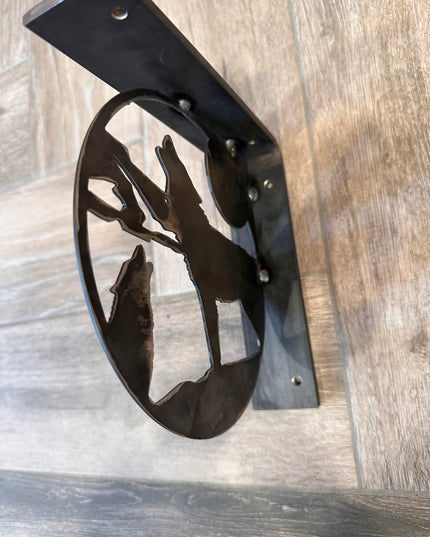 Wolf-Inspired Metal Shelf Bracket - Artisanal Handcrafted Decorative Support